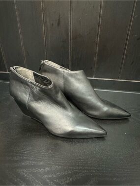 Women’s Black Pointed  Ankle Booties